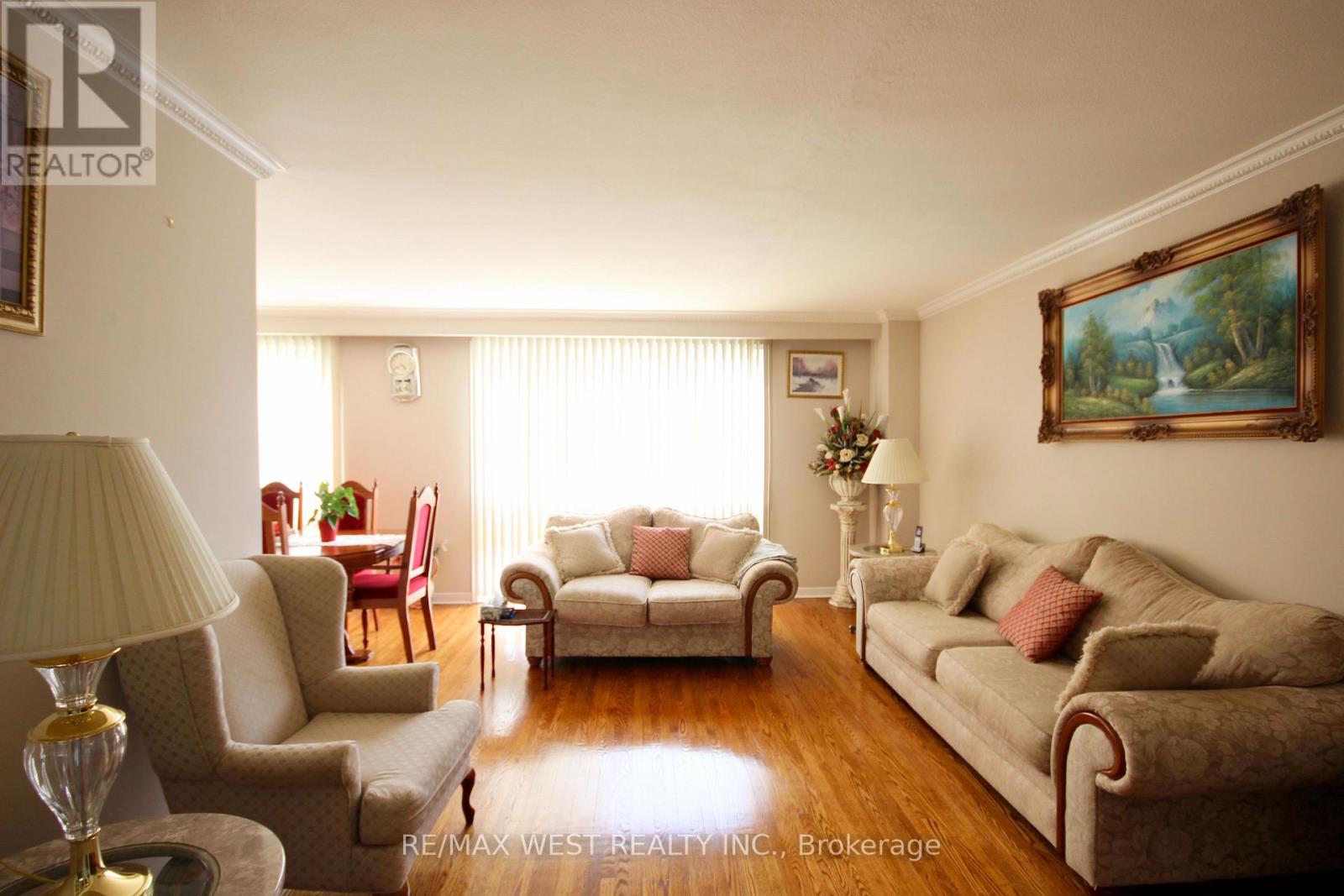 Photo 30 of 84 Orpington Crescent, Toronto ON