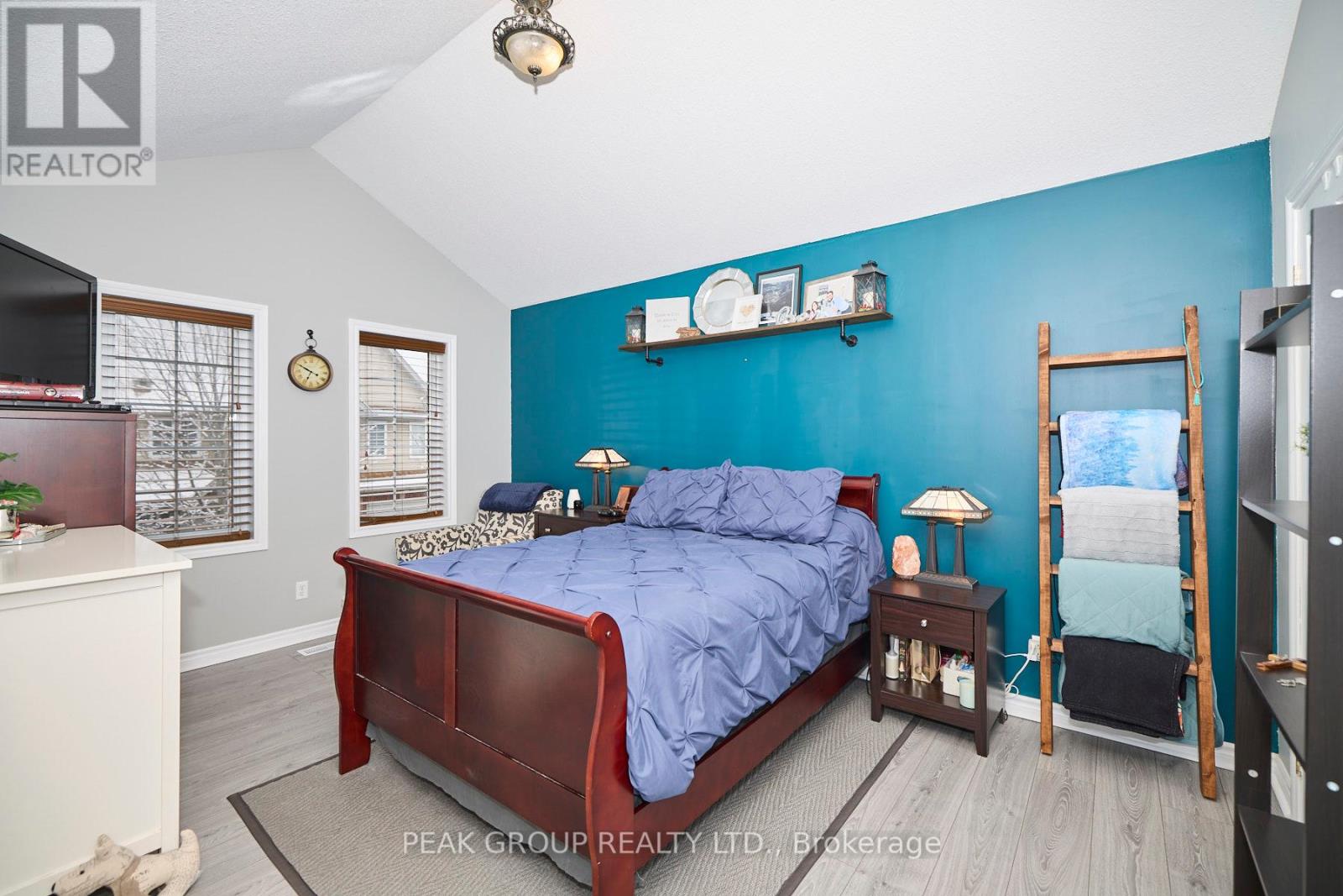 Photo 6 of 4 6263 Valley Way, Niagara Falls ON