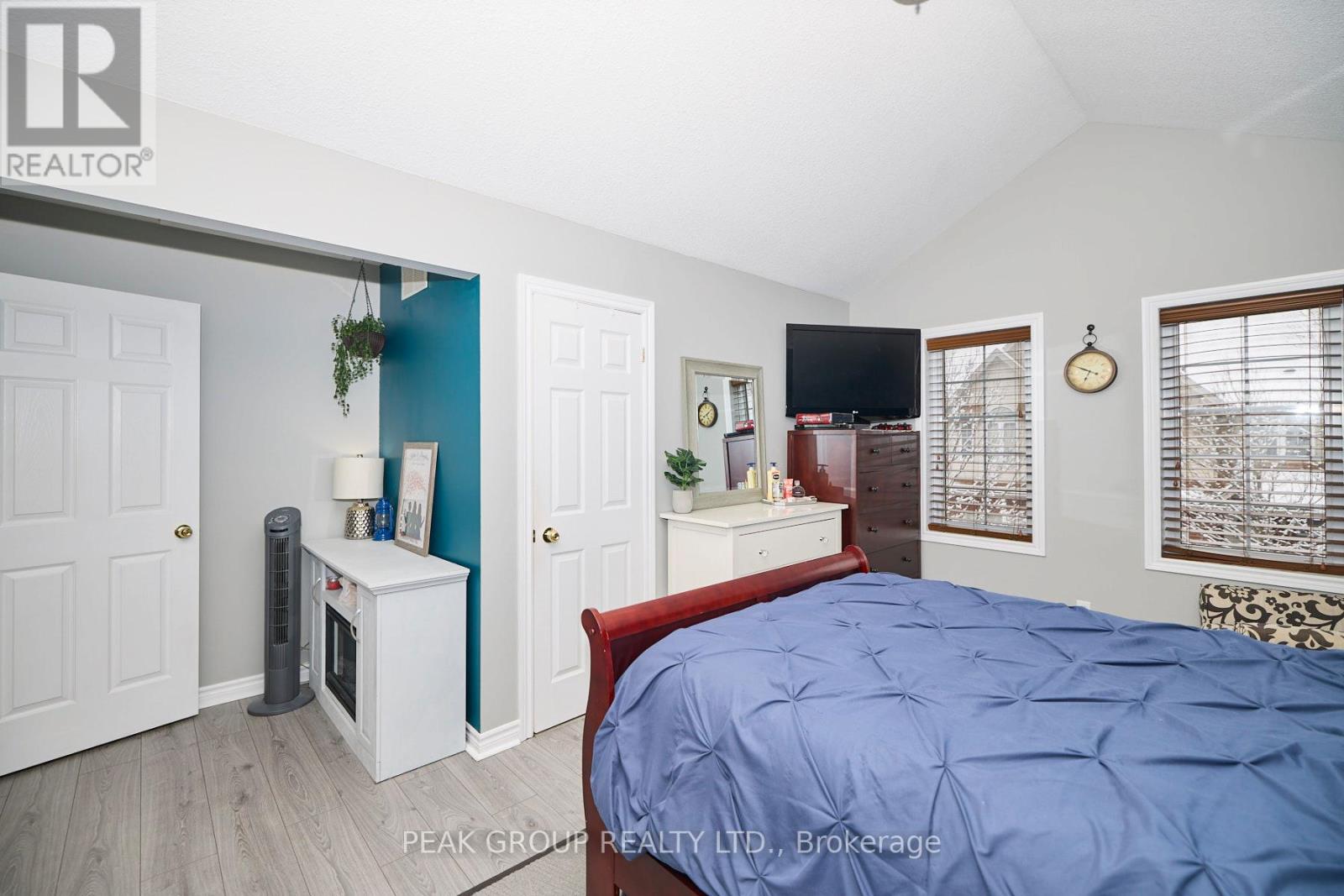 Photo 10 of 4 6263 Valley Way, Niagara Falls ON