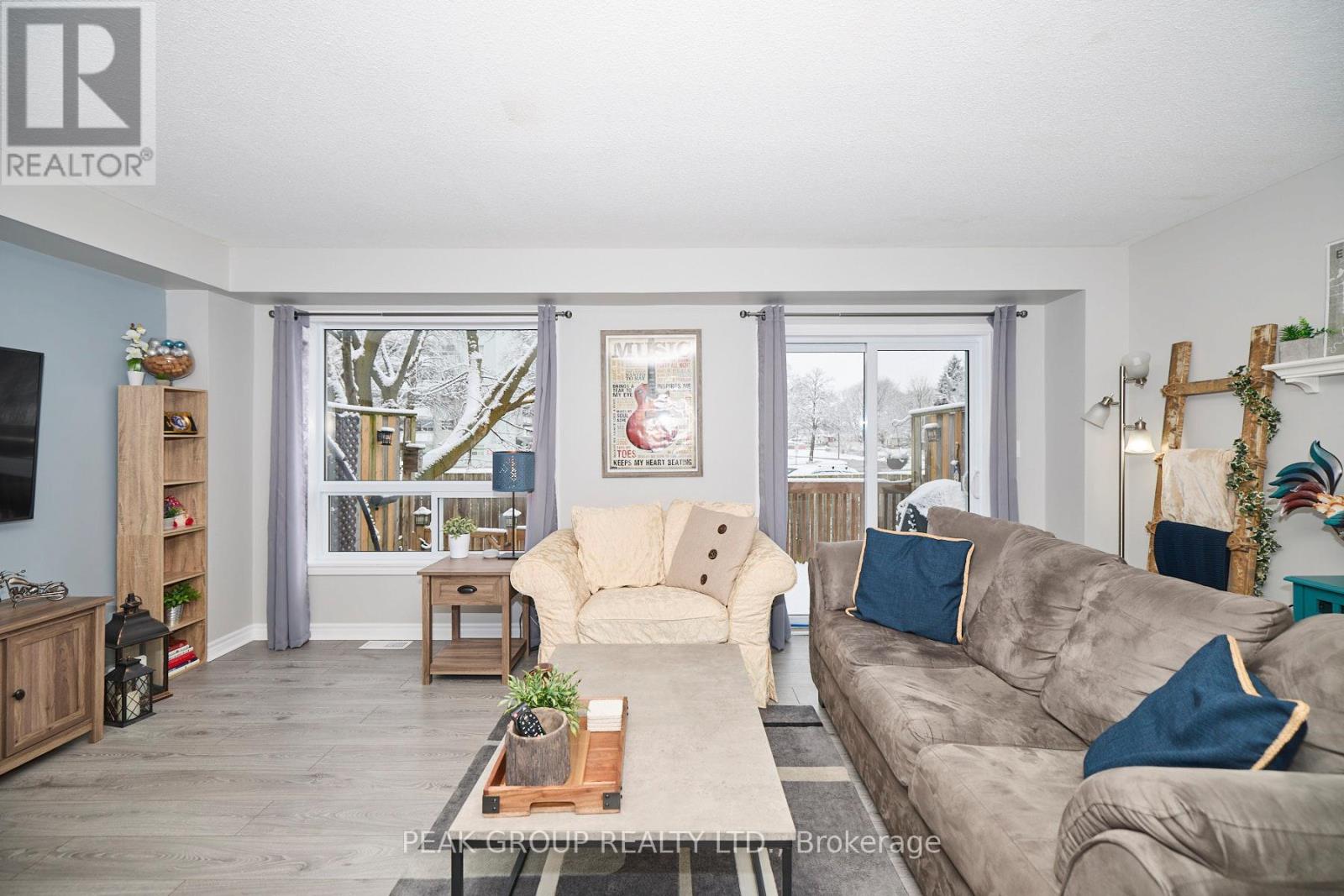 Photo 7 of 4 6263 Valley Way, Niagara Falls ON