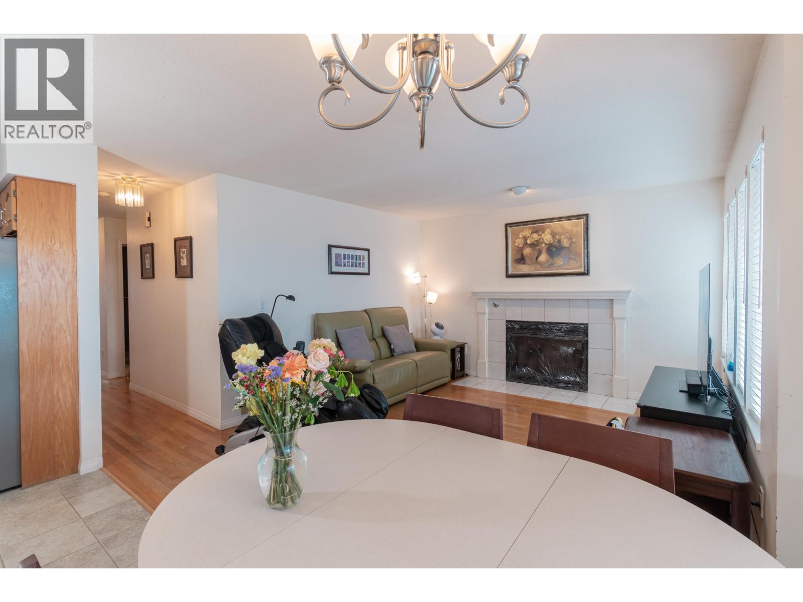 Photo 13 of 111 Grosvenor Avenue, Burnaby BC