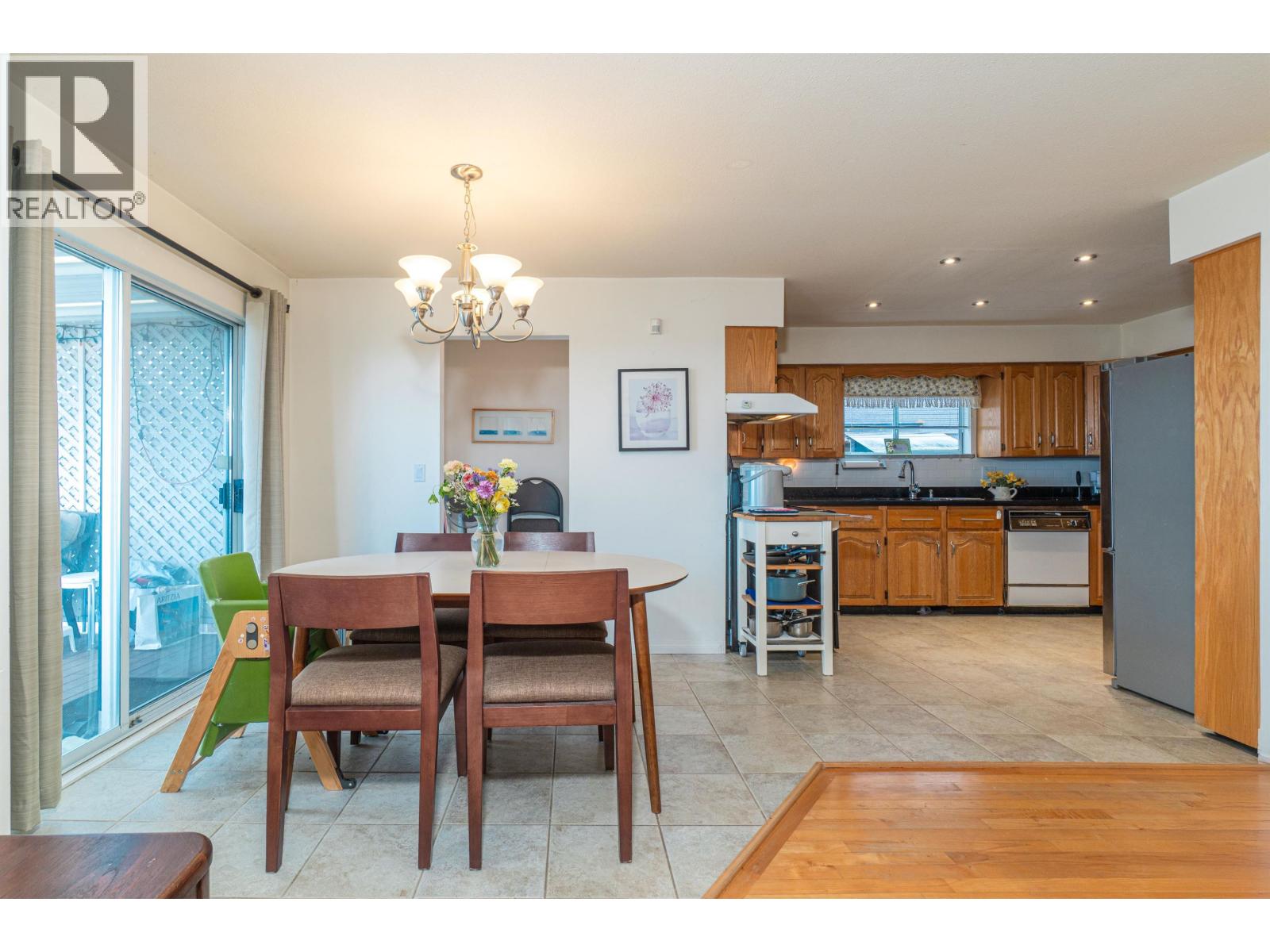 Photo 14 of 111 Grosvenor Avenue, Burnaby BC