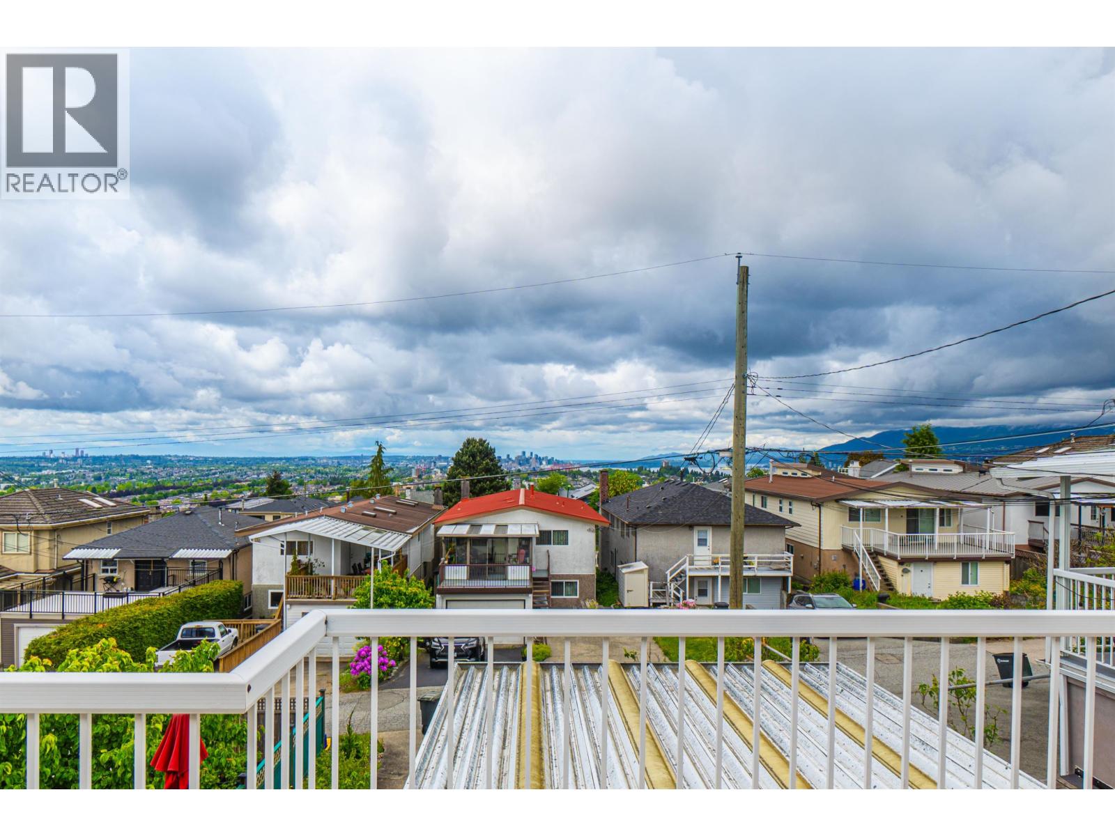 Photo 17 of 111 Grosvenor Avenue, Burnaby BC