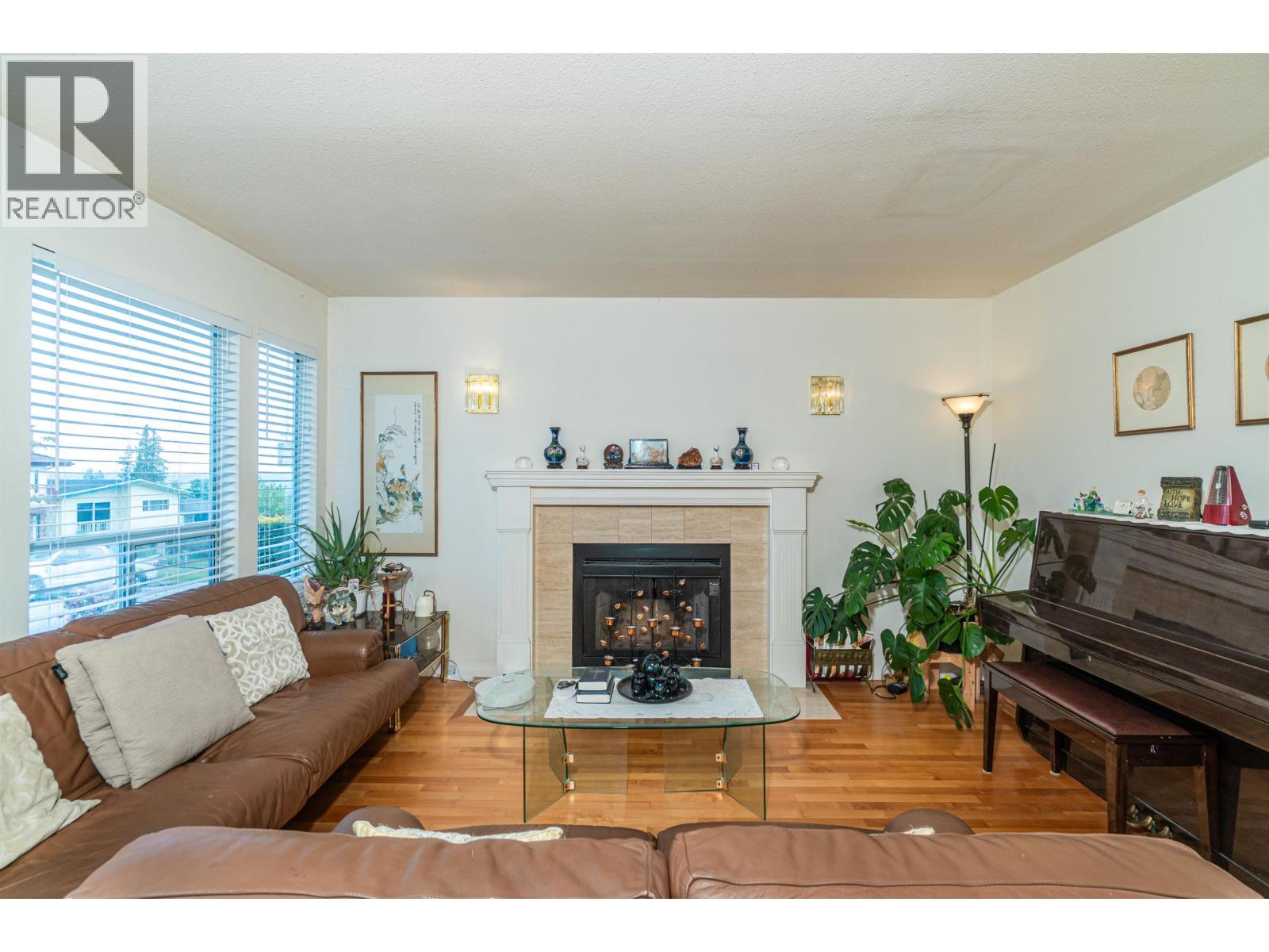 Photo 5 of 111 Grosvenor Avenue, Burnaby BC