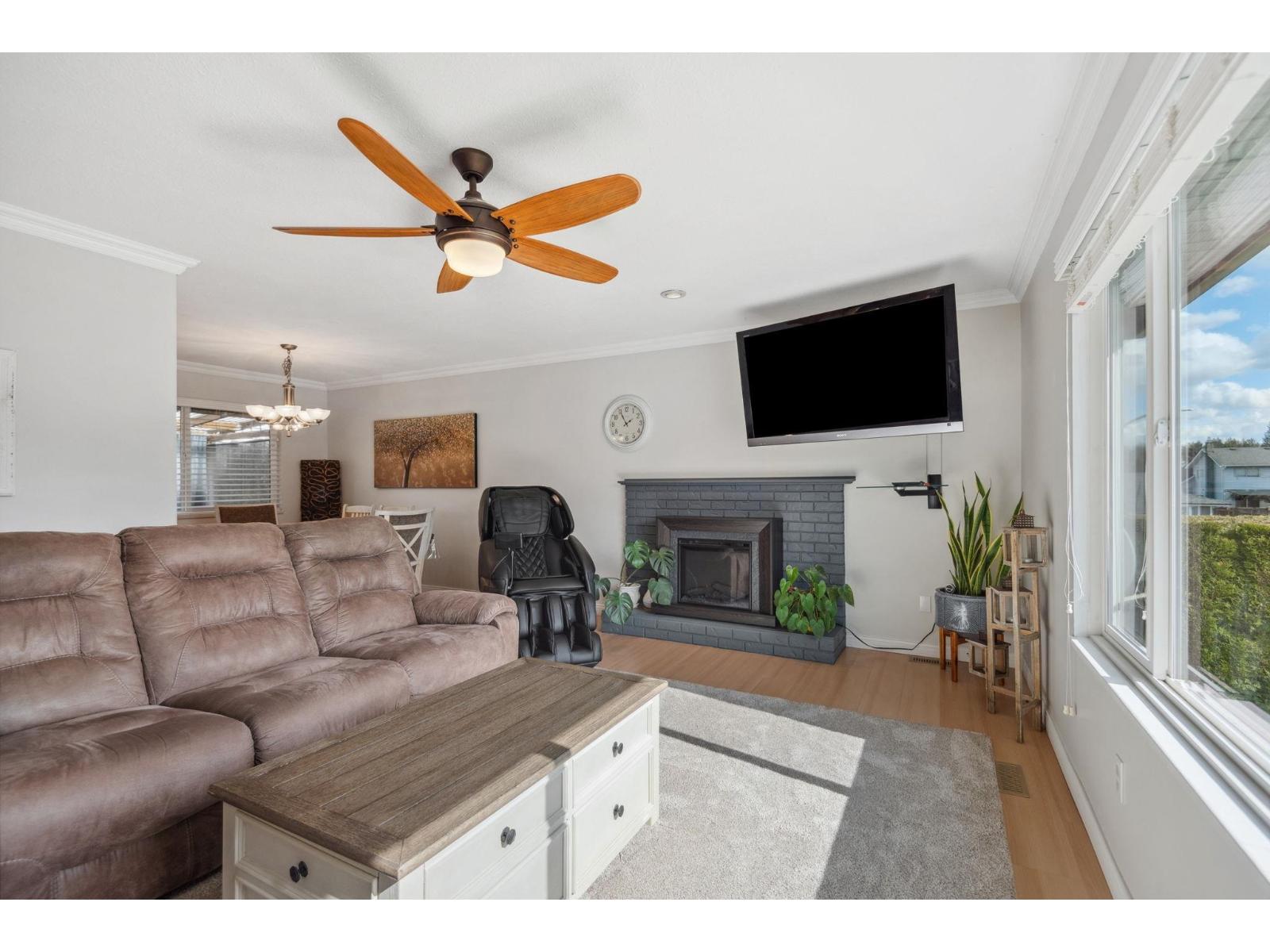 Photo 11 of 21247 94 B Avenue, Langley BC