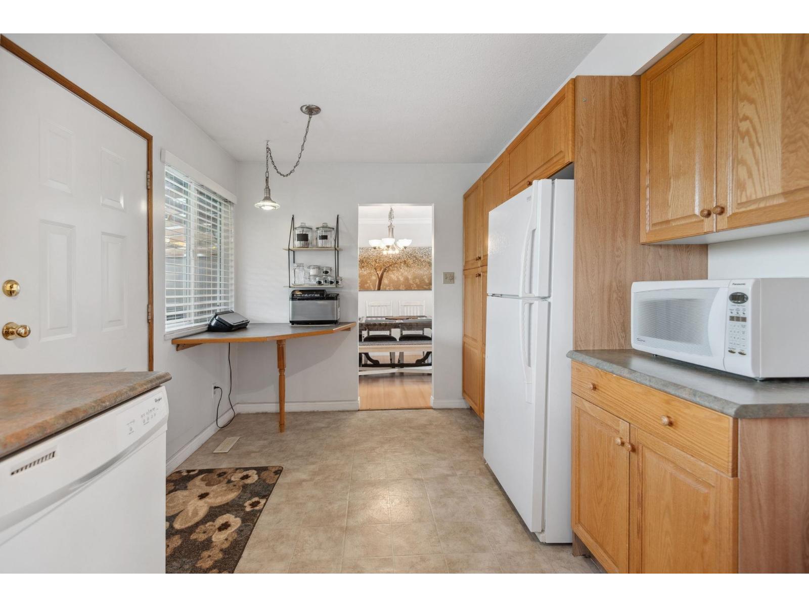 Photo 3 of 21247 94 B Avenue, Langley BC