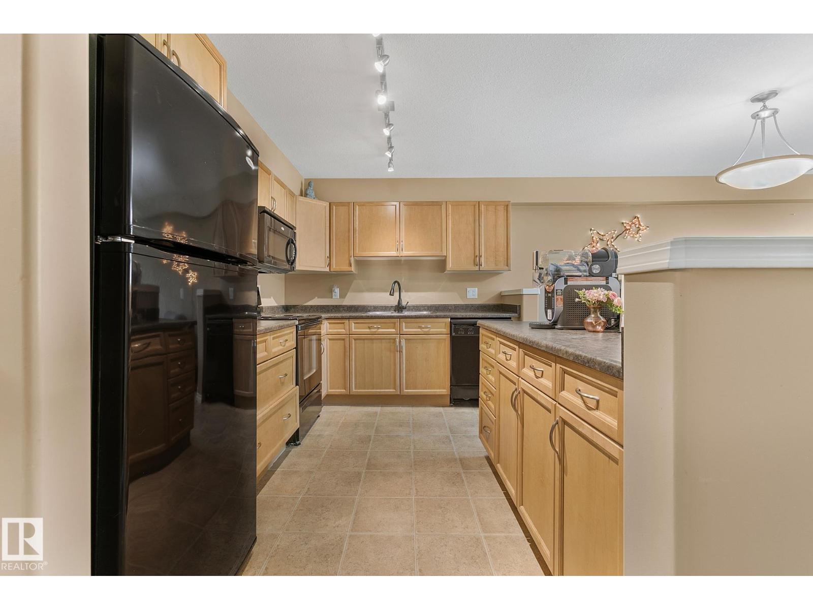 Photo 3 of 110 1589 Glastonbury Bv Nw, Edmonton AB