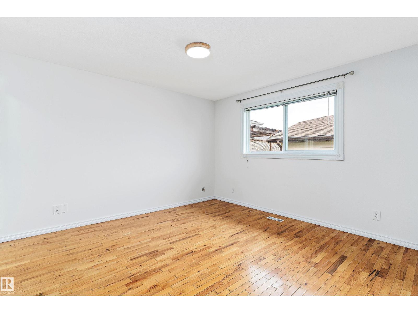 Photo 14 of 9328 175 Av Nw, Edmonton AB