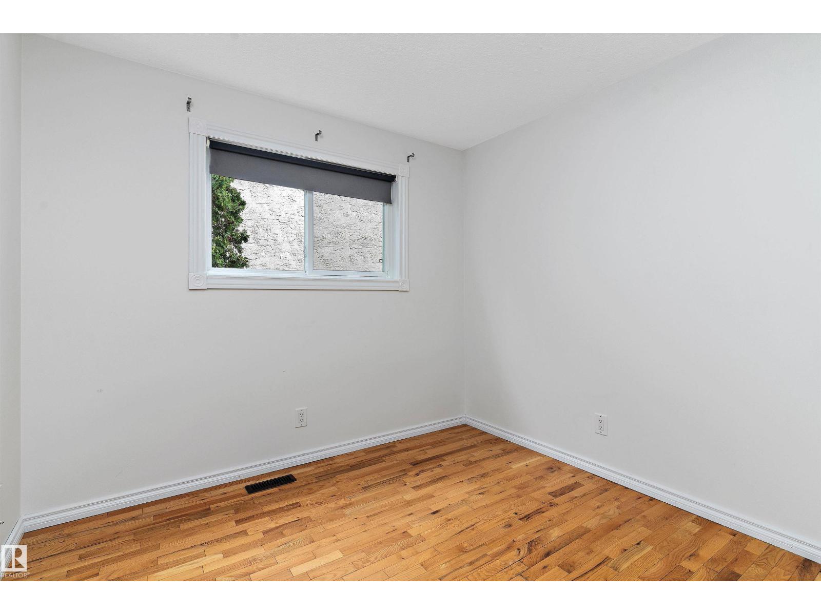 Photo 18 of 9328 175 Av Nw, Edmonton AB