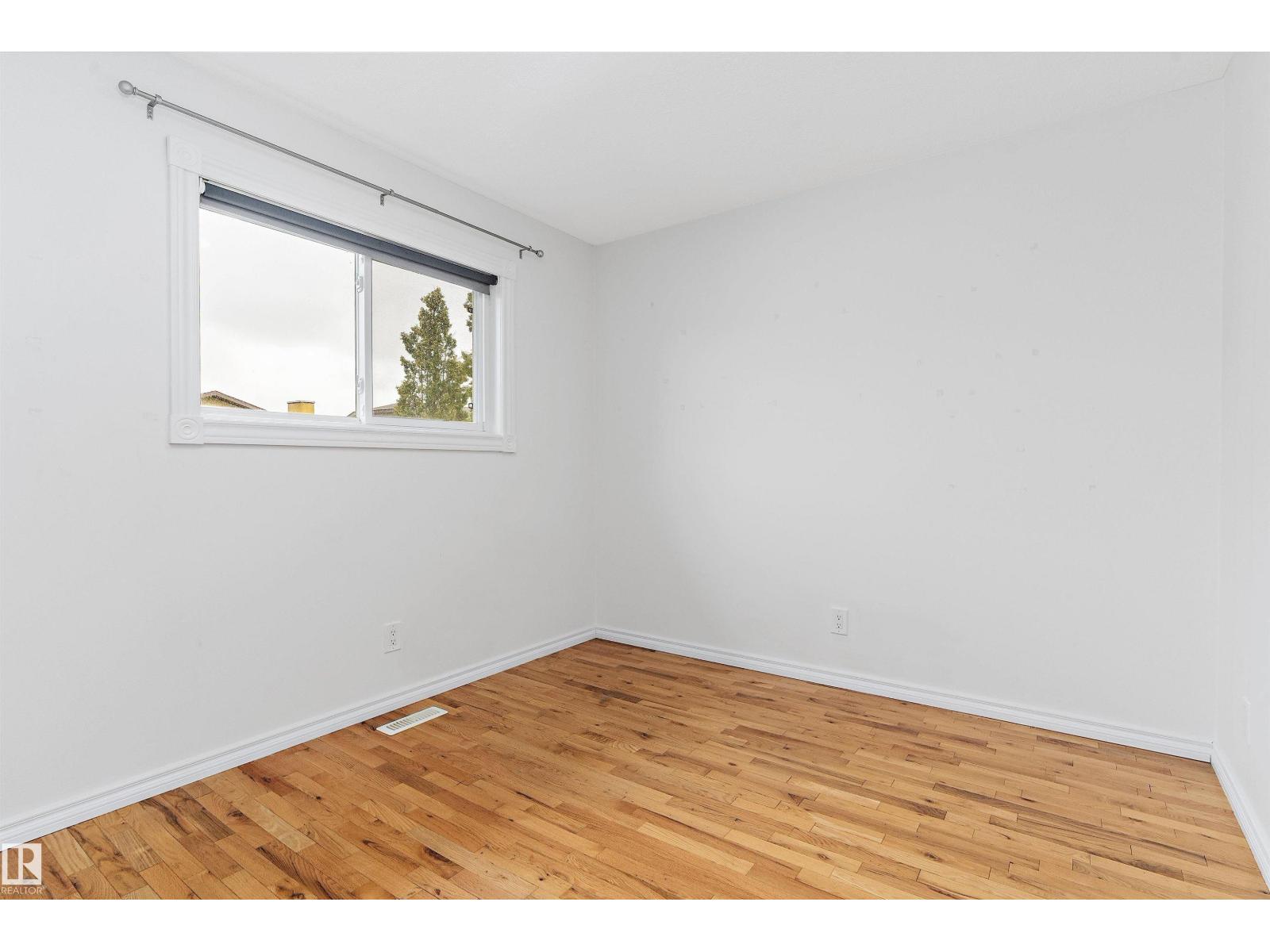 Photo 20 of 9328 175 Av Nw, Edmonton AB