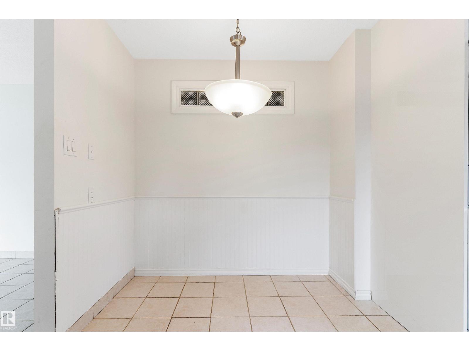 Photo 7 of 9328 175 Av Nw, Edmonton AB