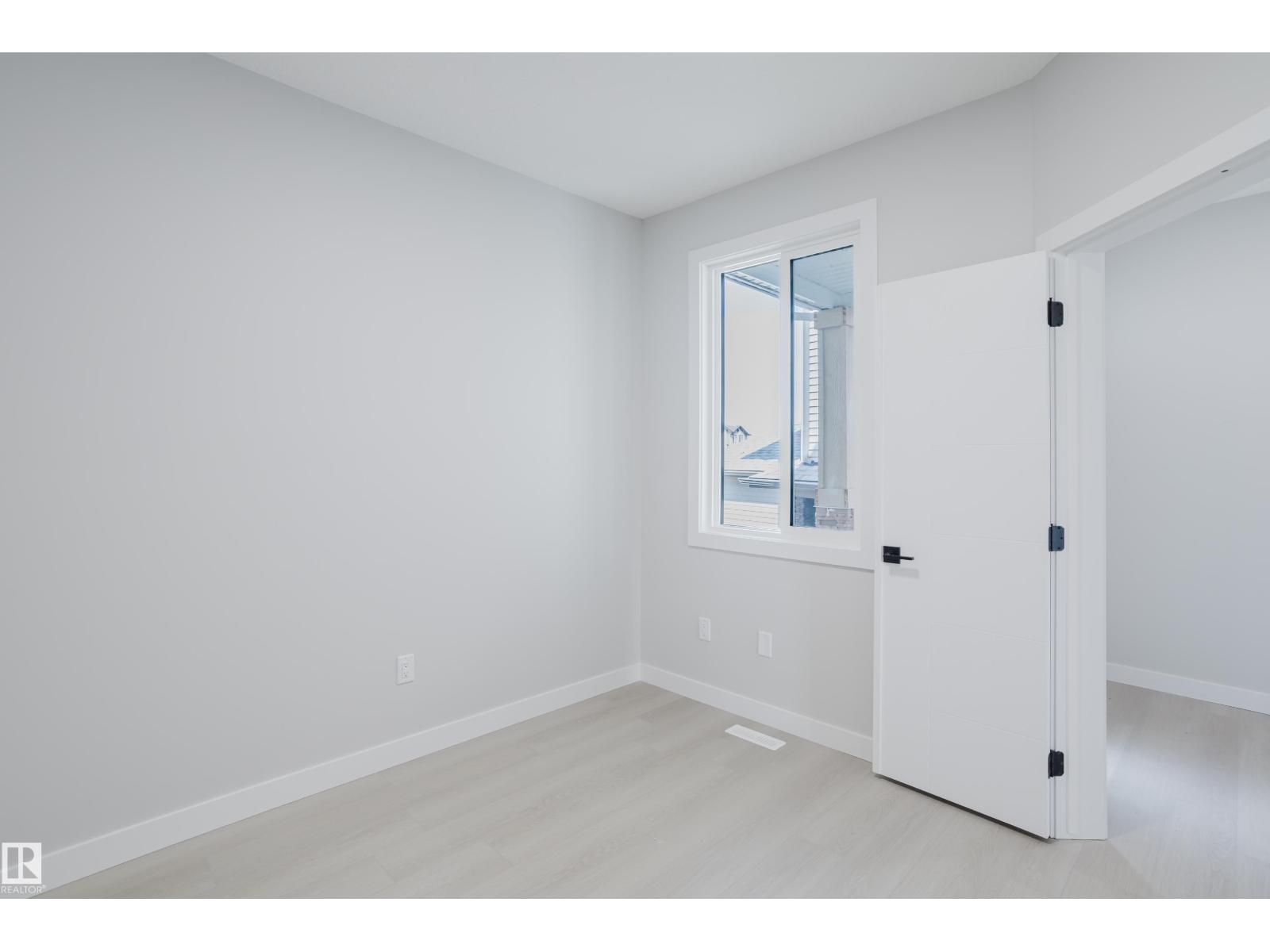 Photo 2 of 147 Caledonia Dr, Leduc AB