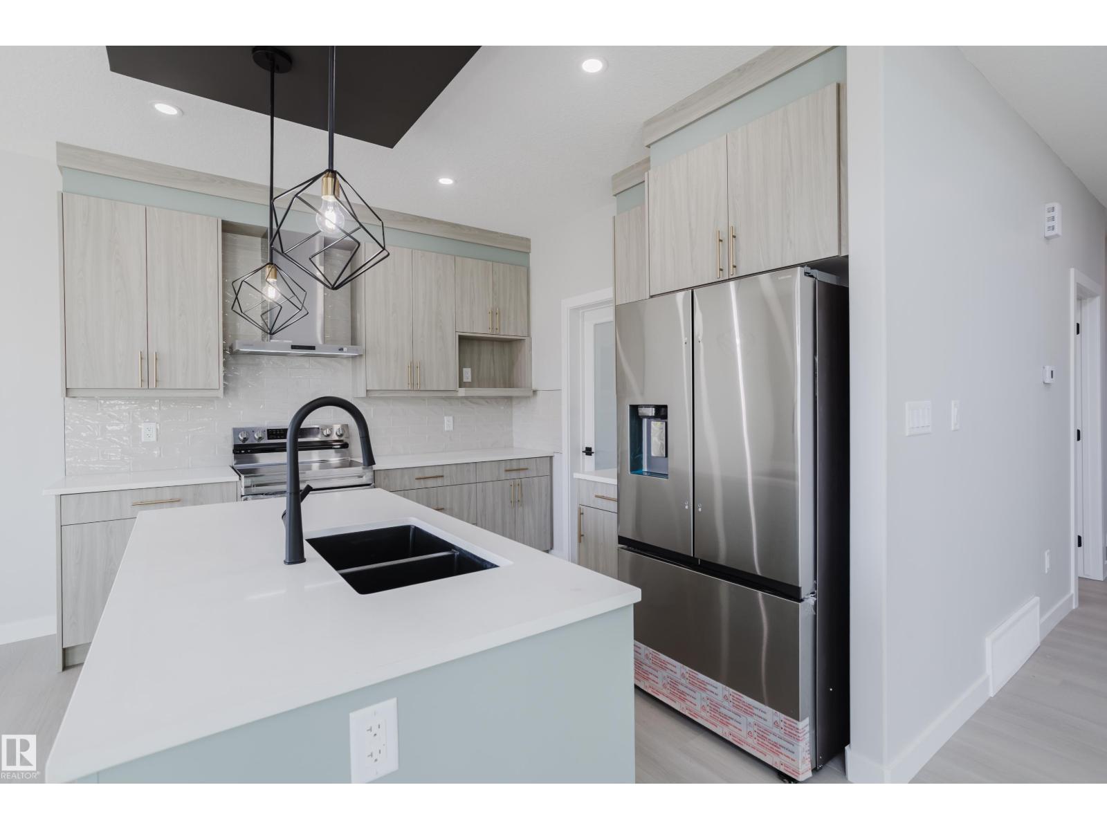 Photo 33 of 147 Caledonia Dr, Leduc AB