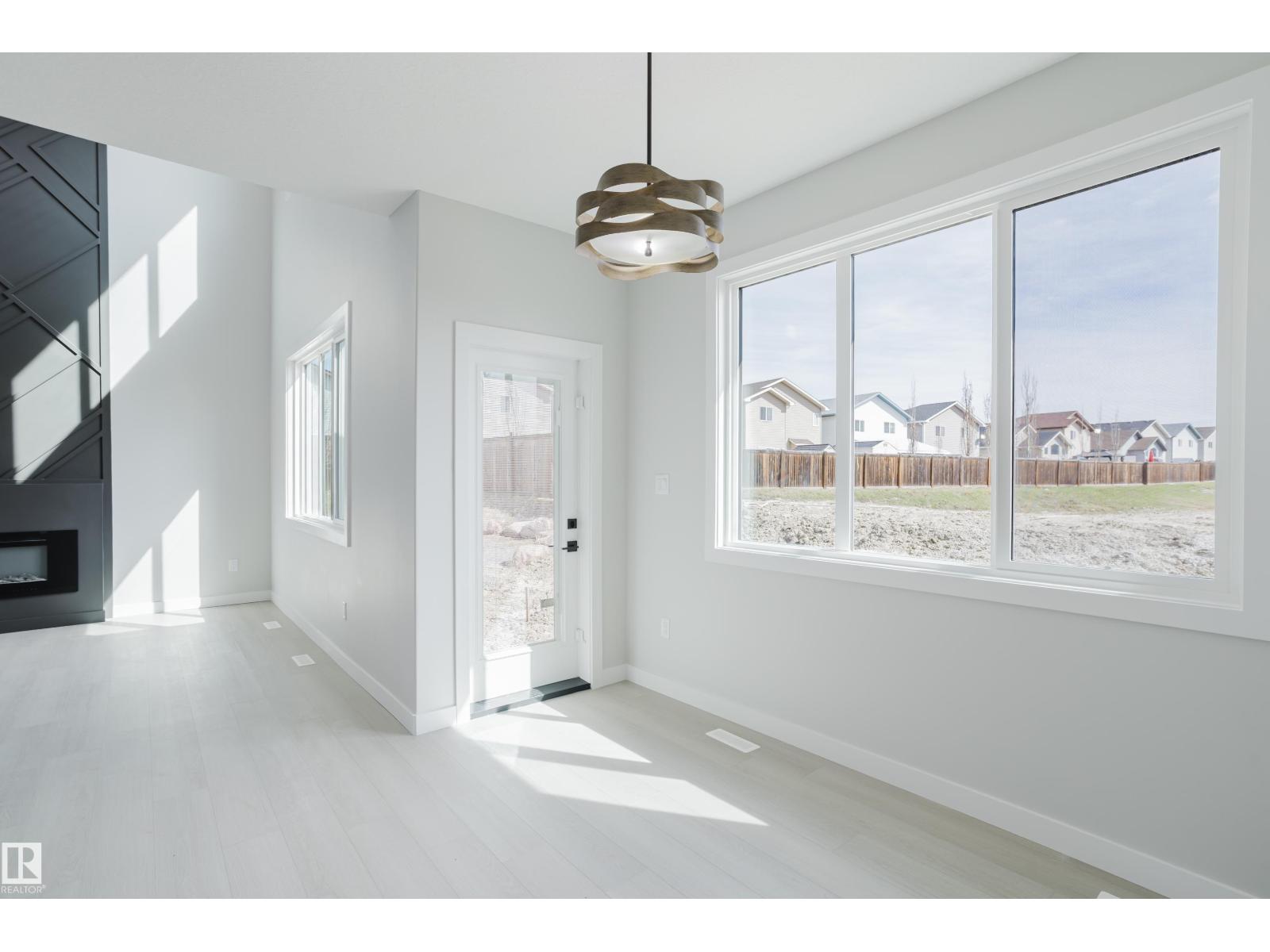 Photo 16 of 147 Caledonia Dr, Leduc AB