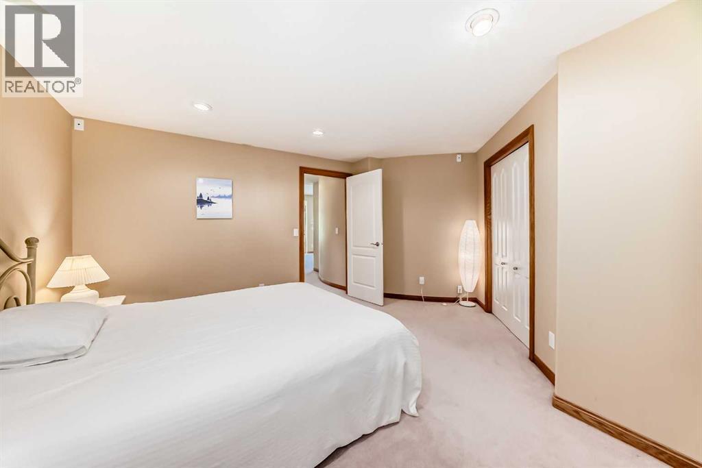 Single Family House for Sale in  Royal Highland Court NW Royal Oak Calgary 