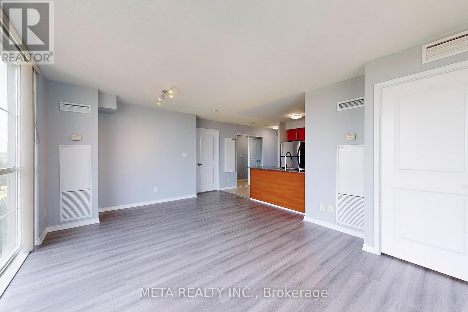 Photo 18 of 5 L 8 Rosebank Drive, Toronto ON