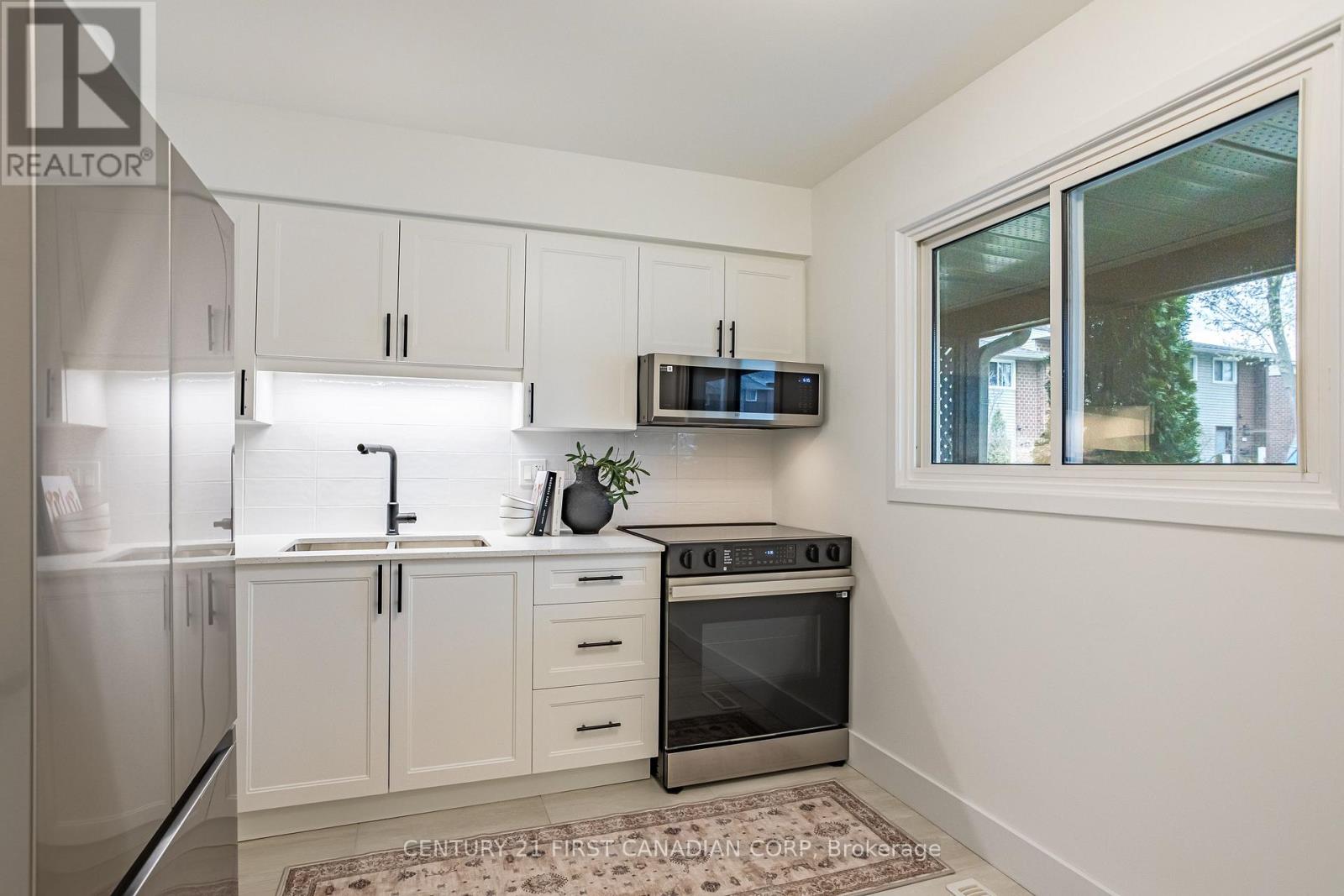 Photo 3 of 13 591 Griffith Street, London South ON