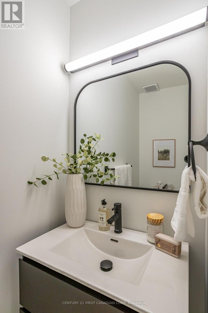 Photo 6 of 13 591 Griffith Street, London South ON