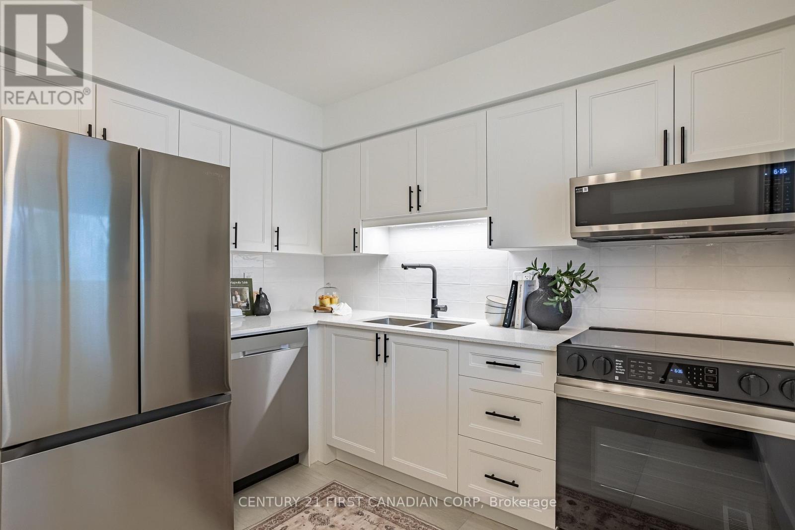 Photo 4 of 13 591 Griffith Street, London South ON