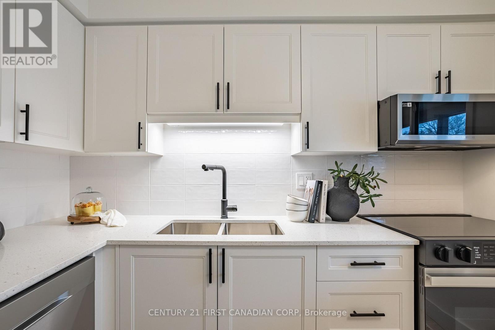 Photo 5 of 13 591 Griffith Street, London South ON