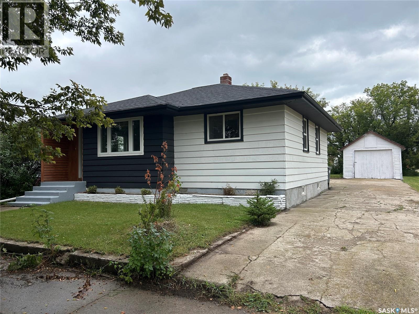 Photo 18 of 301 3rd Avenue W, Nokomis SK
