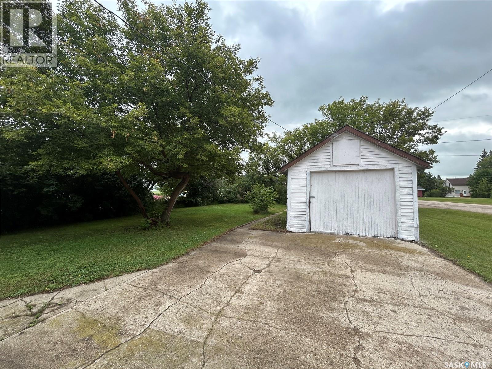 Photo 3 of 301 3rd Avenue W, Nokomis SK
