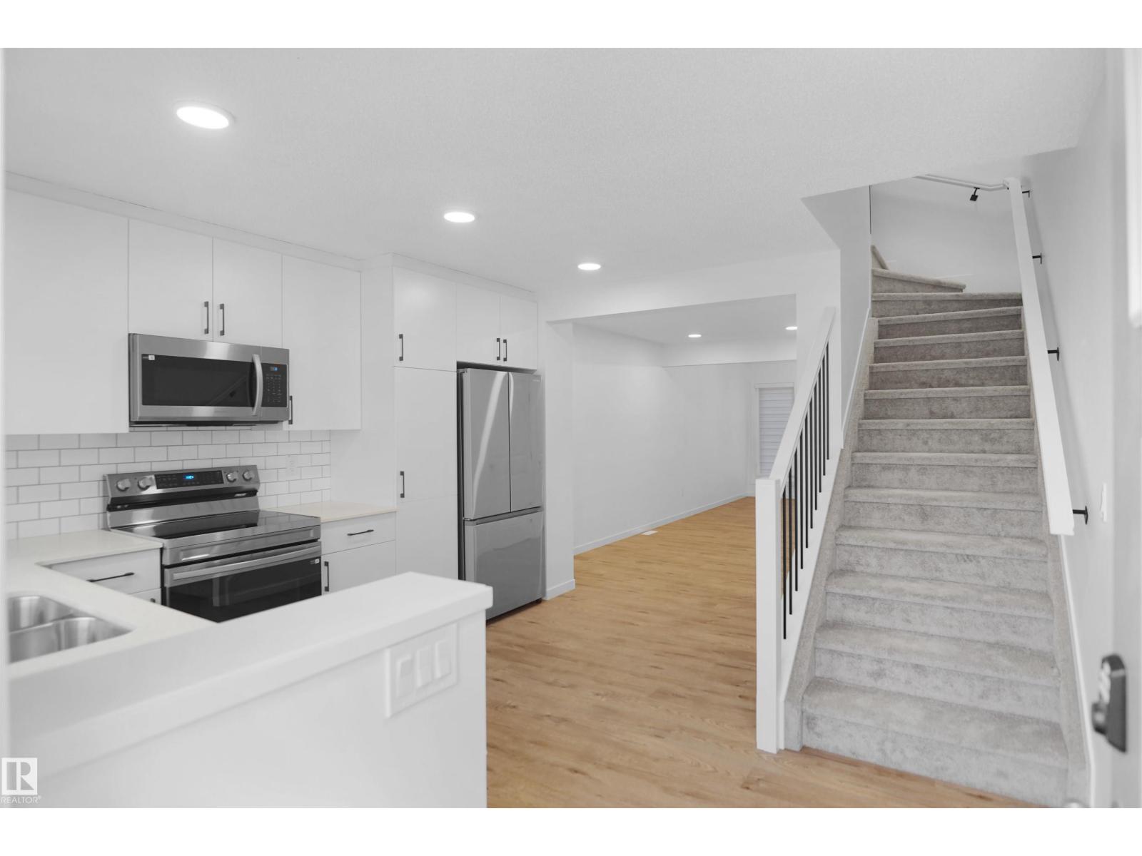 Photo 2 of 4288 Kinglet Dr Nw, Edmonton AB