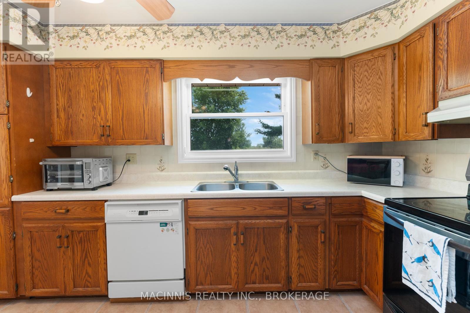 Photo 12 of 113 Main Street, Leeds And The Thousand Islands ON