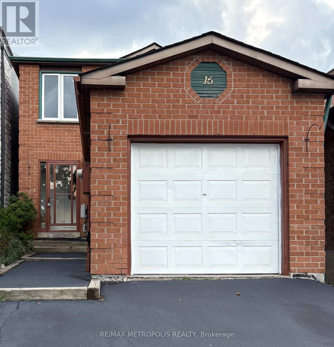 Photo 1 of 16 Tinti Place, Vaughan ON