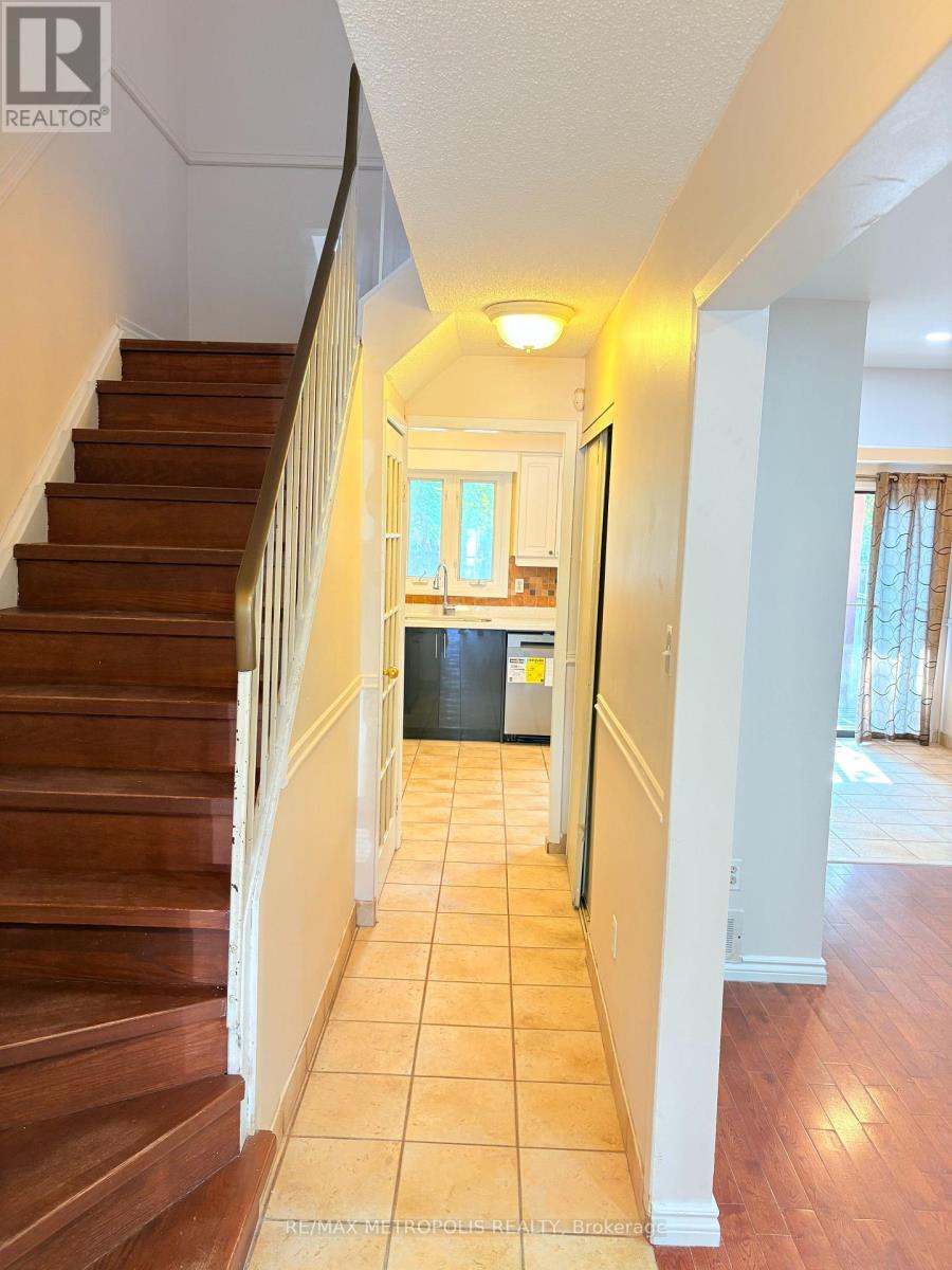 Photo 6 of 16 Tinti Place, Vaughan ON