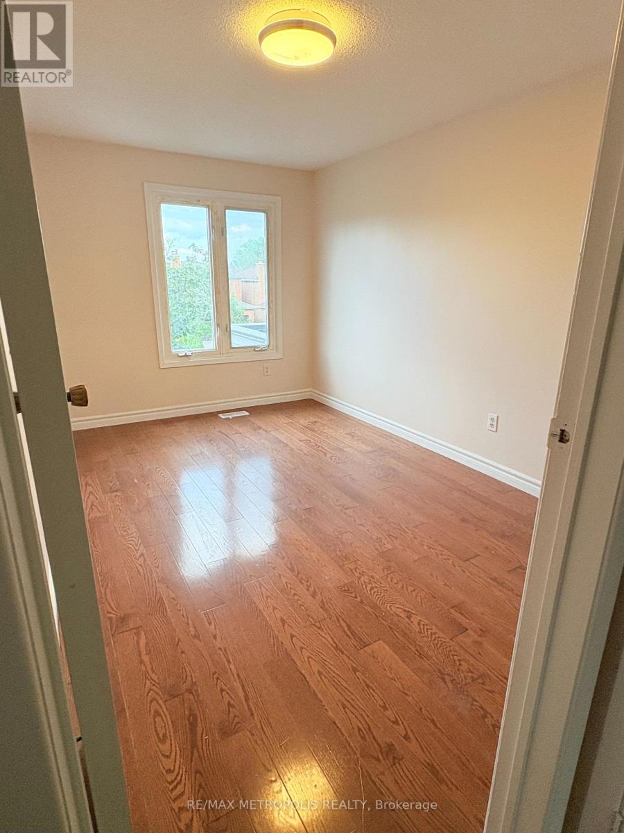 Photo 10 of 16 Tinti Place, Vaughan ON