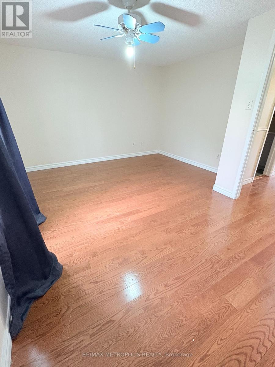 Photo 7 of 16 Tinti Place, Vaughan ON
