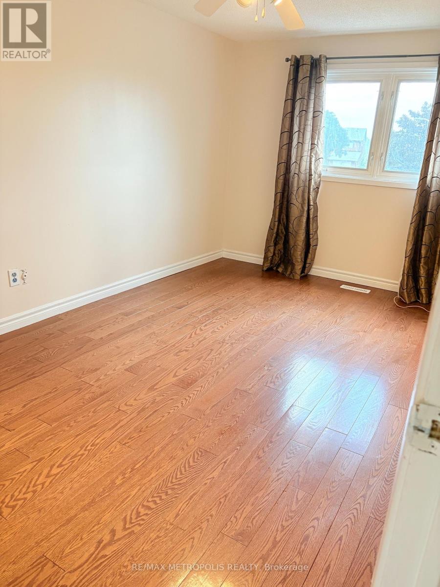 Photo 9 of 16 Tinti Place, Vaughan ON