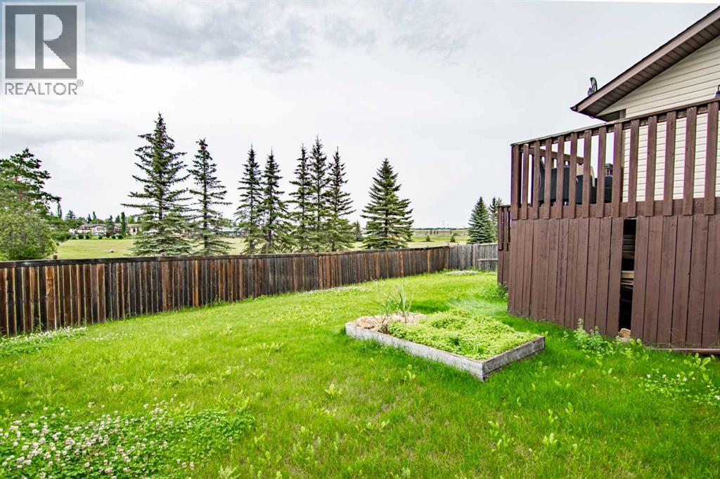 Photo 11 of 61 Mann Drive, Penhold AB