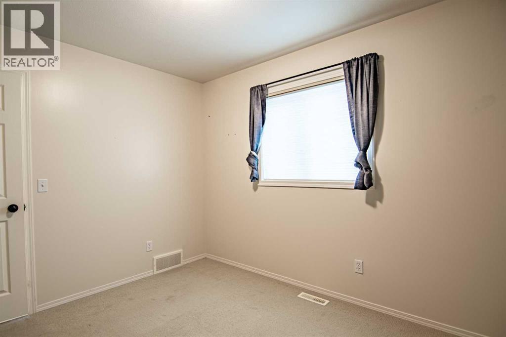 Photo 26 of 61 Mann Drive, Penhold AB
