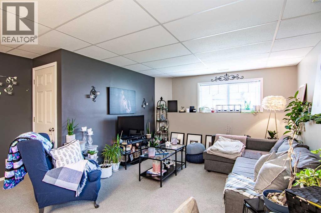 Photo 37 of 61 Mann Drive, Penhold AB