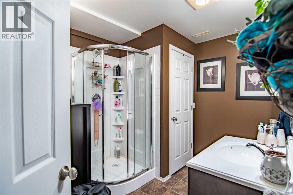 Photo 46 of 61 Mann Drive, Penhold AB