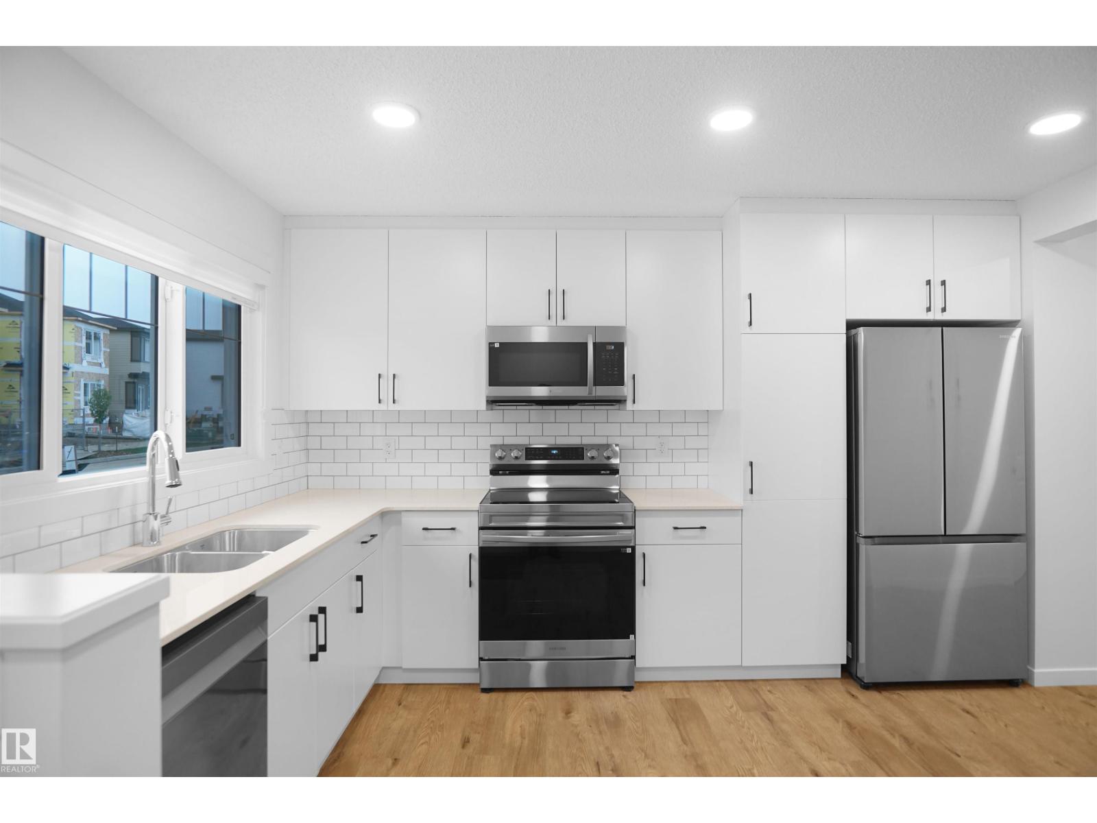 Photo 14 of 2023 210 St Nw, Edmonton AB