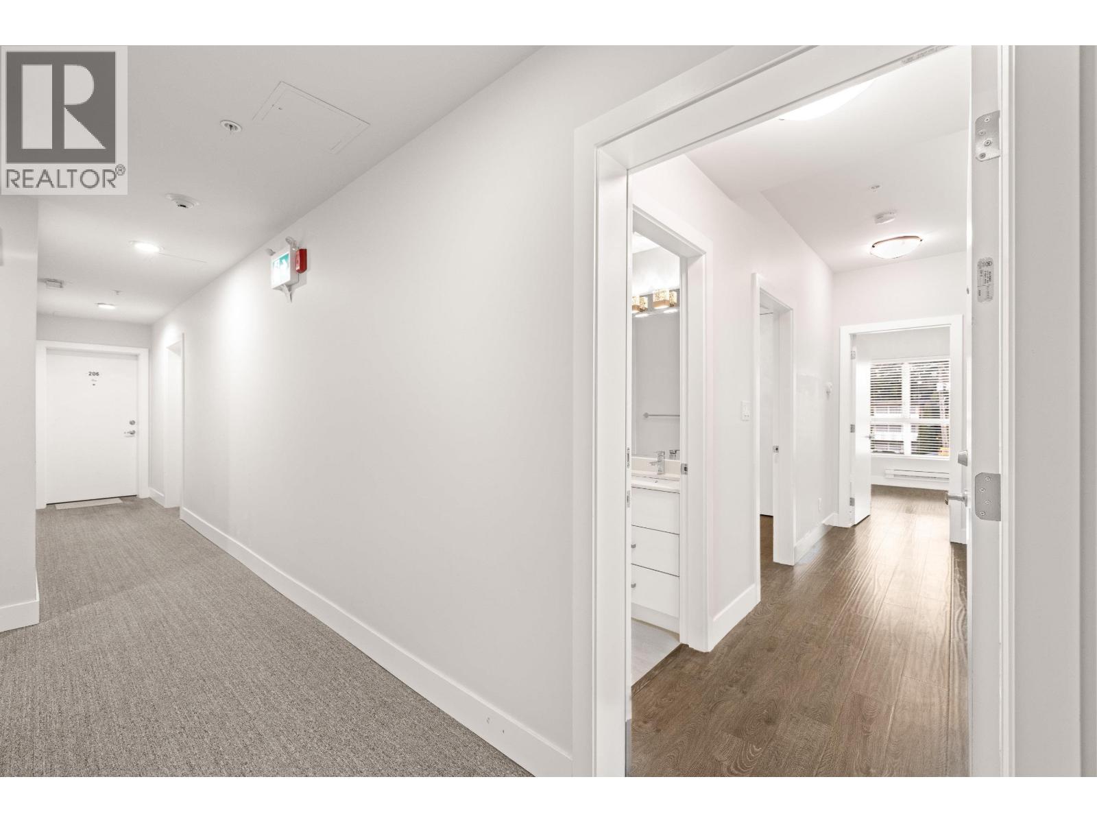 Photo 6 of 104 809 Fourth Avenue, New Westminster BC