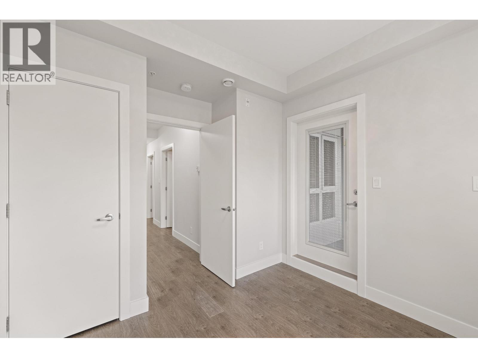 Photo 4 of 104 809 Fourth Avenue, New Westminster BC