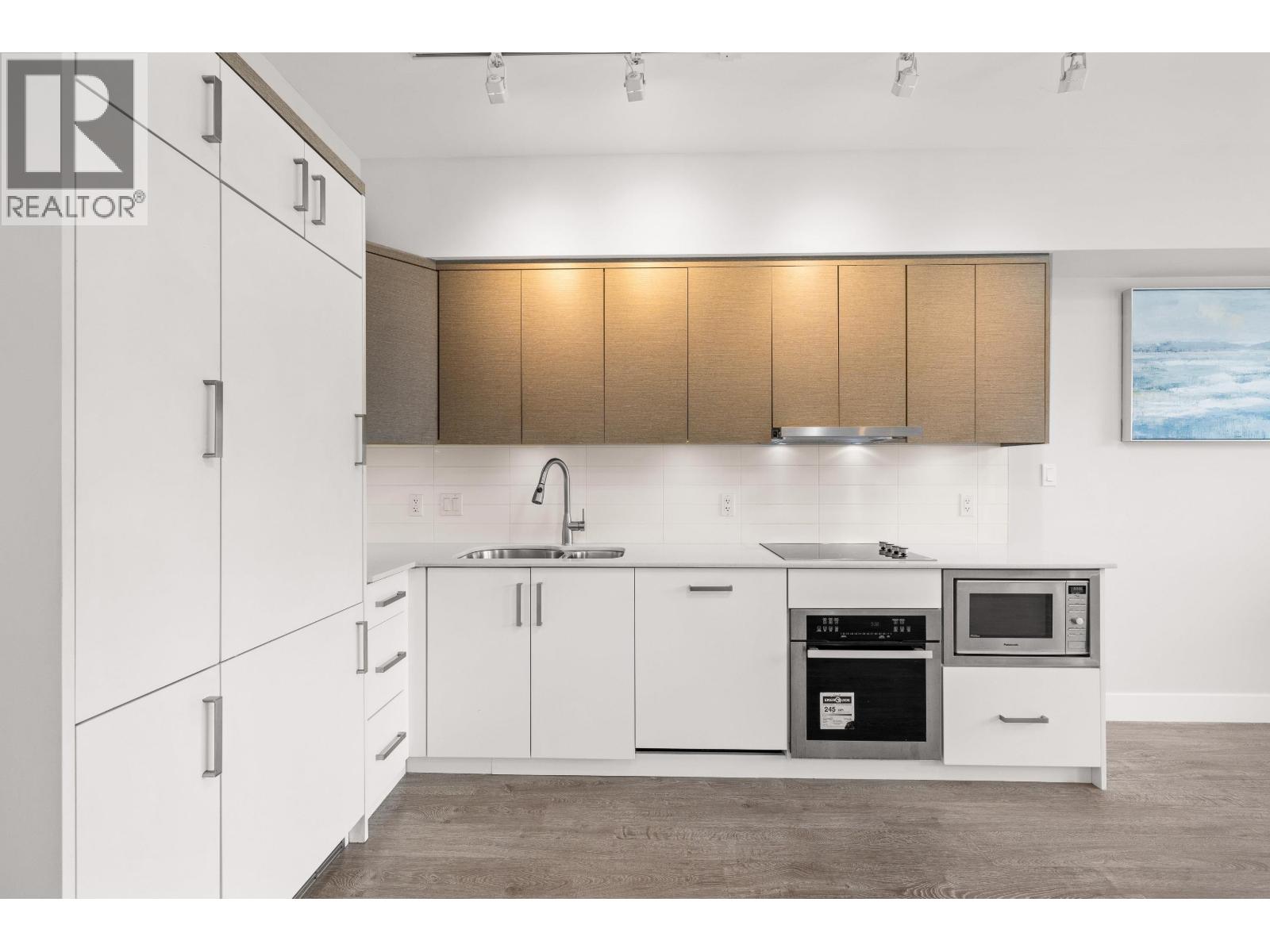 Photo 9 of 104 809 Fourth Avenue, New Westminster BC