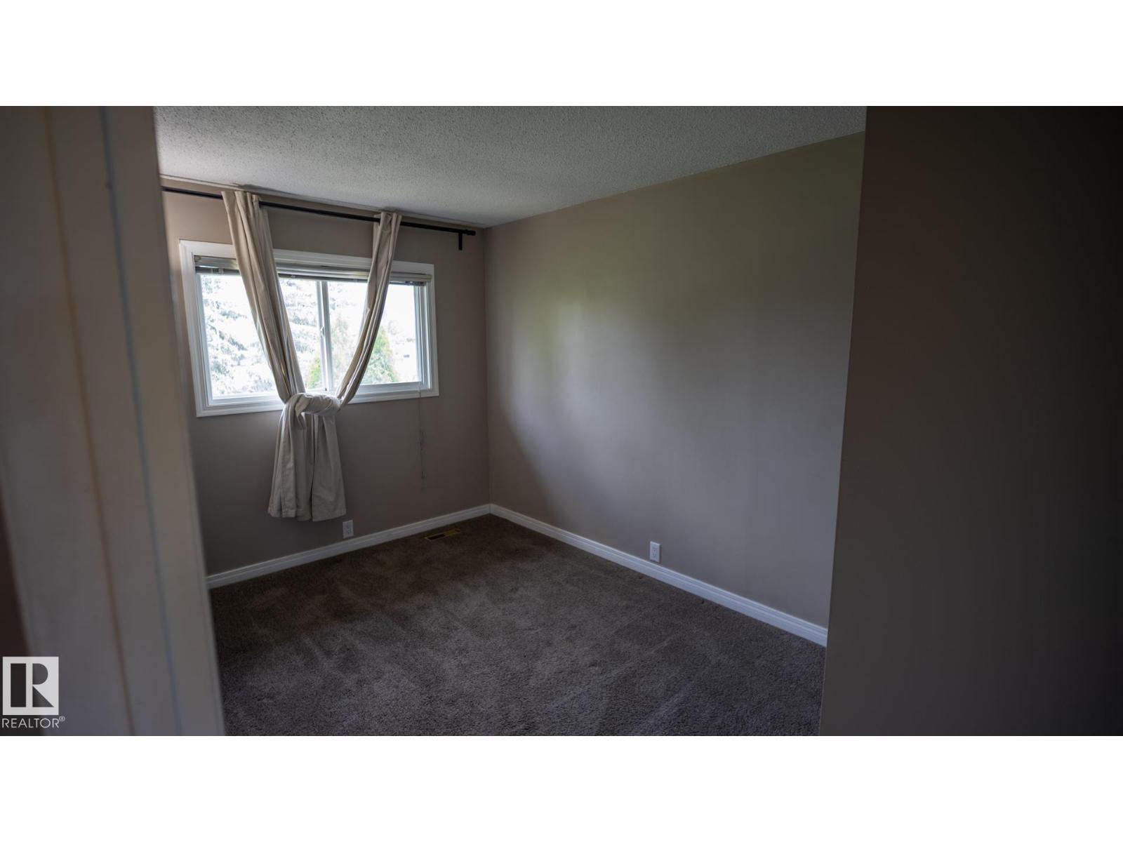 Photo 26 of 18048 93 Av Nw Nw, Edmonton AB