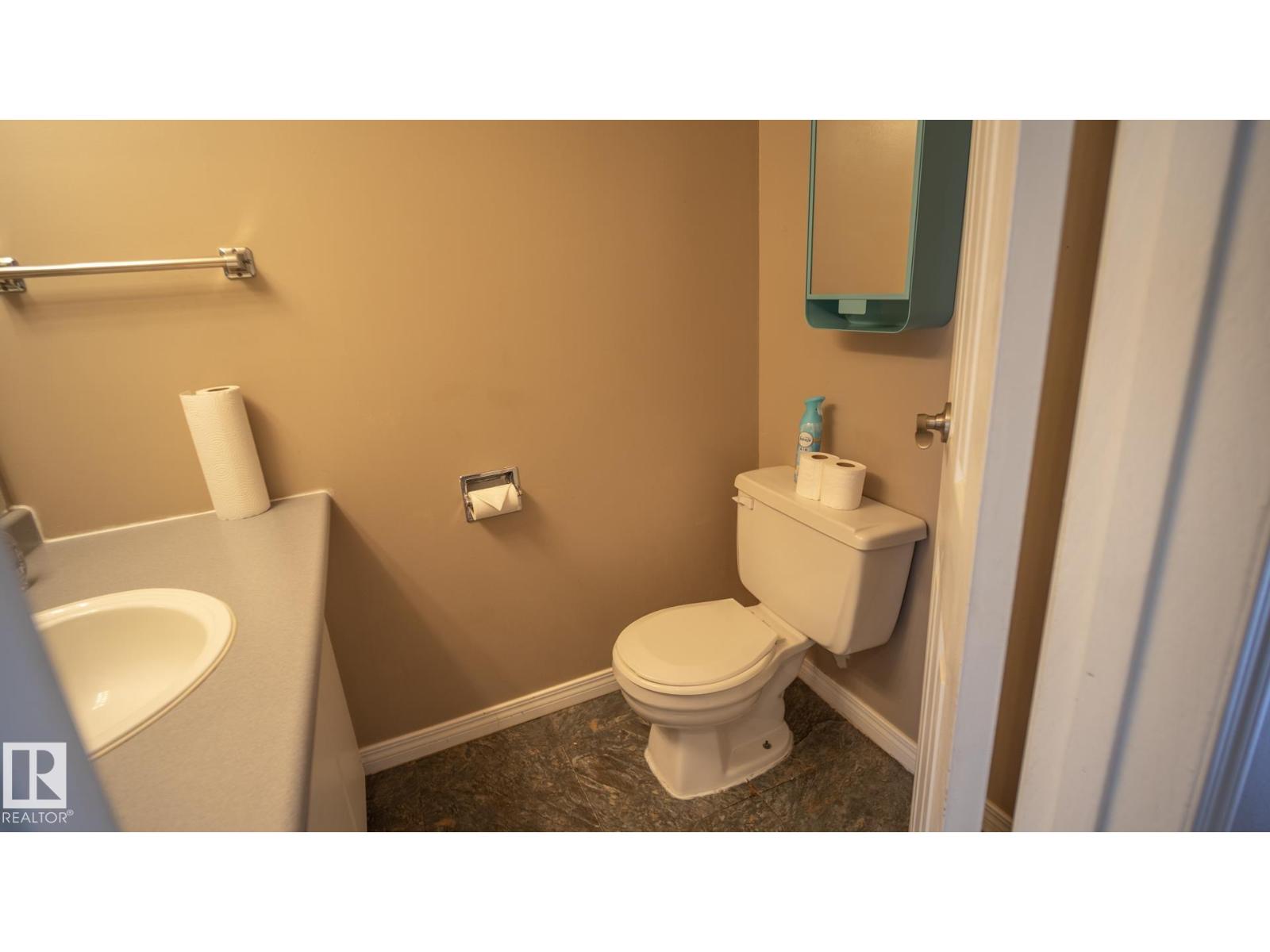 Photo 9 of 18048 93 Av Nw Nw, Edmonton AB