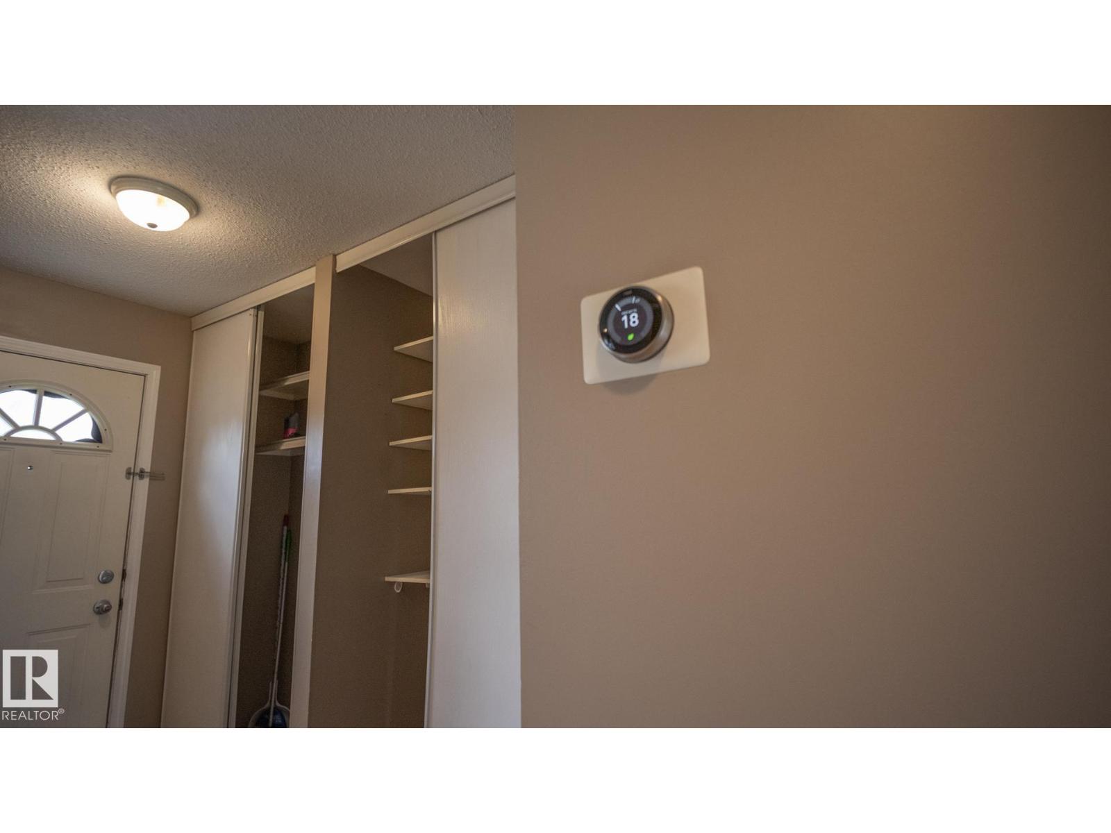 Photo 15 of 18048 93 Av Nw Nw, Edmonton AB