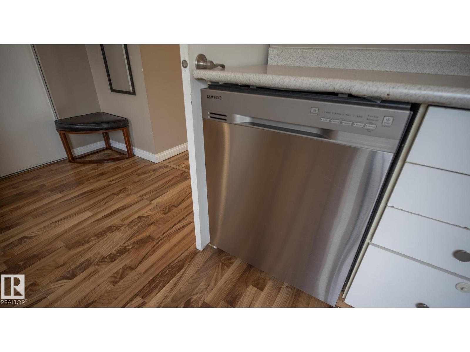 Photo 18 of 18048 93 Av Nw Nw, Edmonton AB