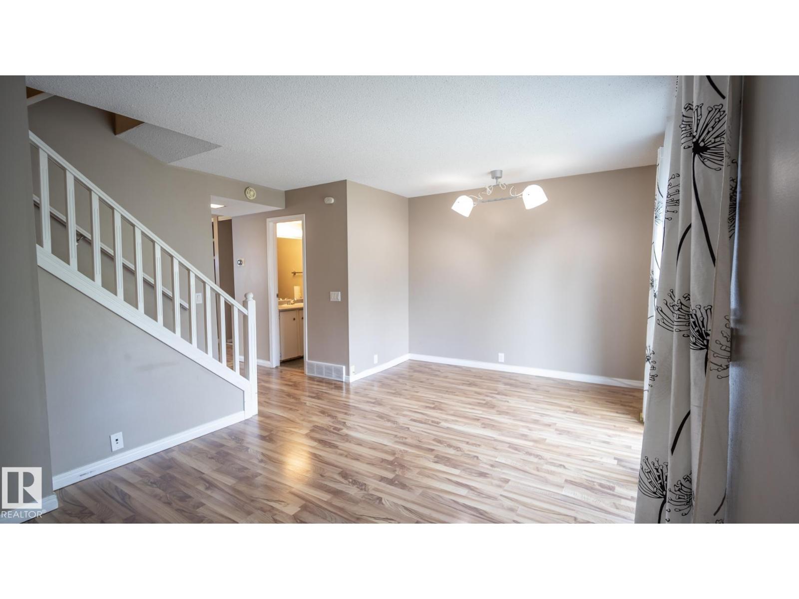 Photo 25 of 18048 93 Av Nw Nw, Edmonton AB