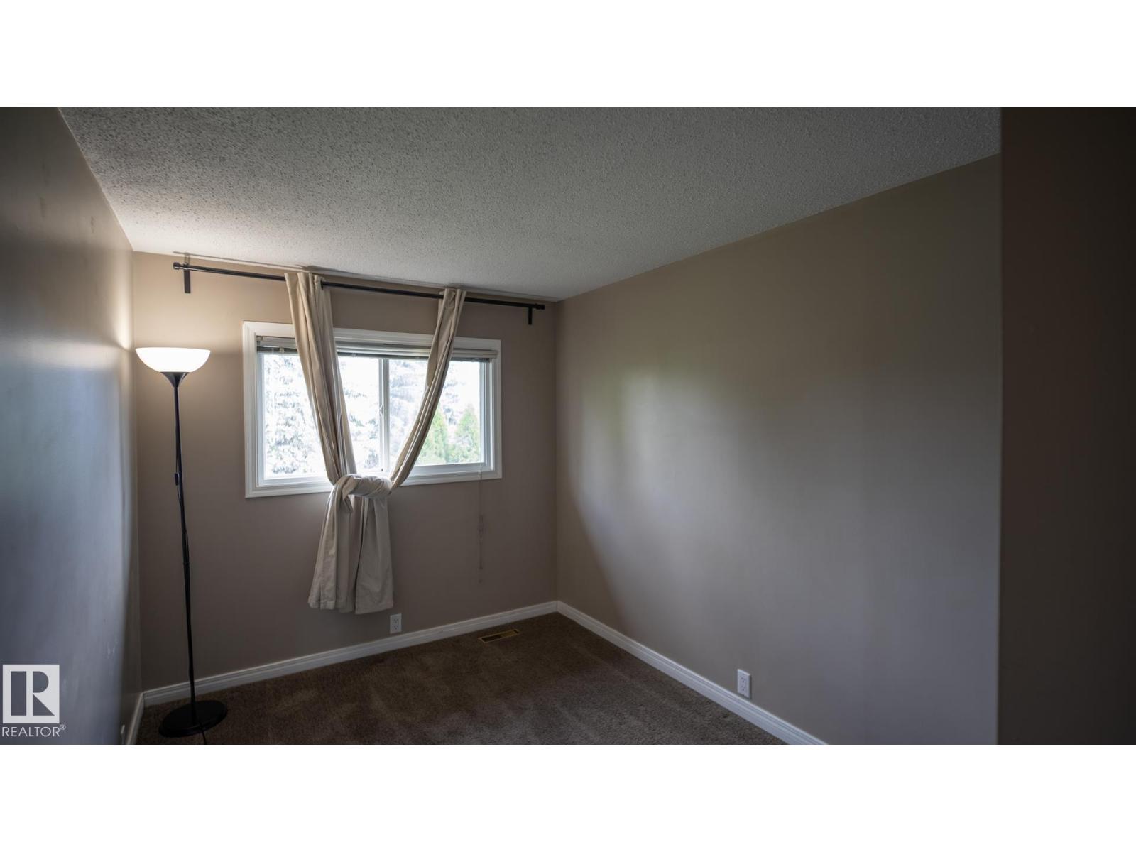 Photo 1 of 18048 93 Av Nw Nw, Edmonton AB