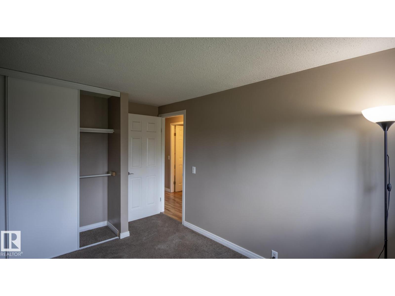 Photo 11 of 18048 93 Av Nw Nw, Edmonton AB