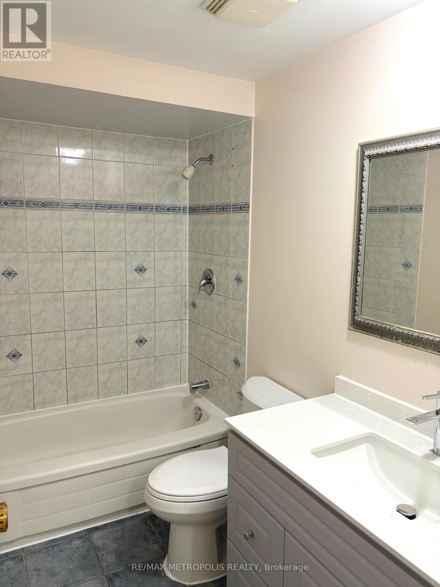 Photo 11 of 16 Tinti Place, Vaughan ON