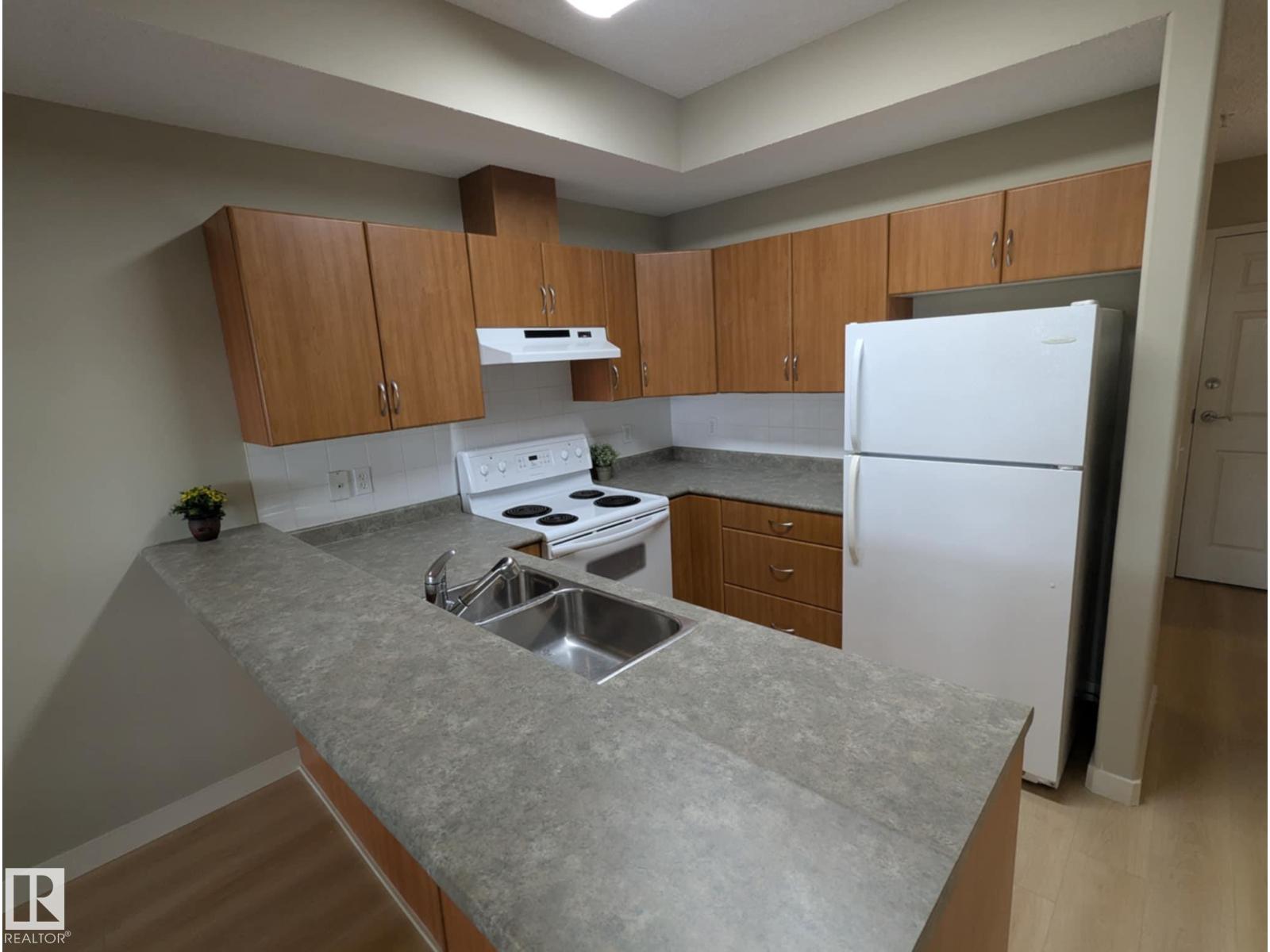 Photo 10 of 102 11109 84 Av Nw, Edmonton AB